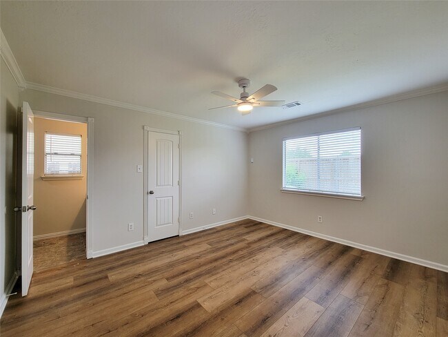 Building Photo - 3658 Villa Glen Dr