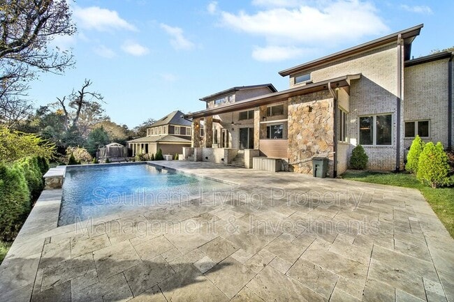 Building Photo - 2011 Sharon Ave