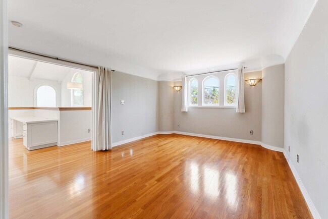 Building Photo - Incredible 4 bd 3 ba home- AVAILABLE SOON