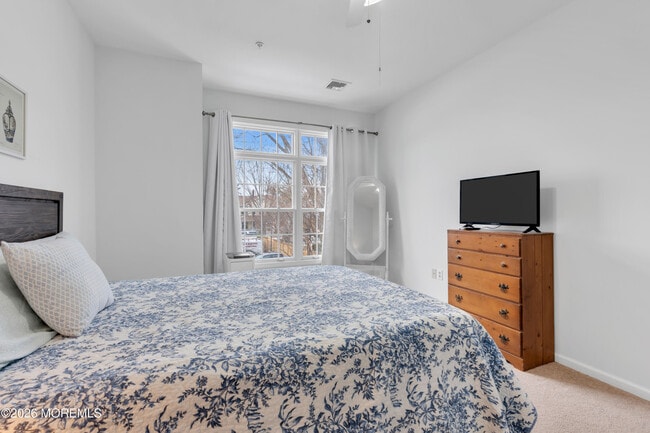 Building Photo - 160 Main St