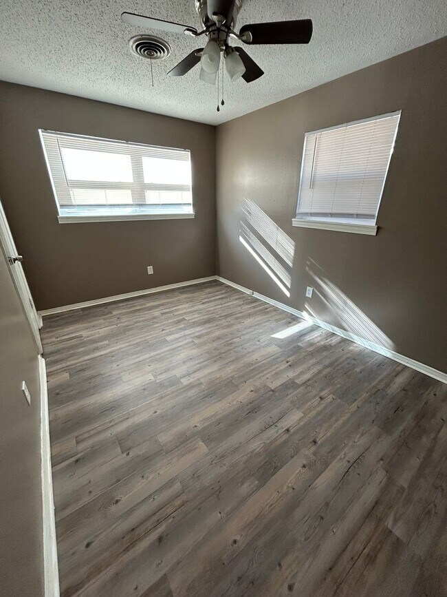 Building Photo - 1608 58th St