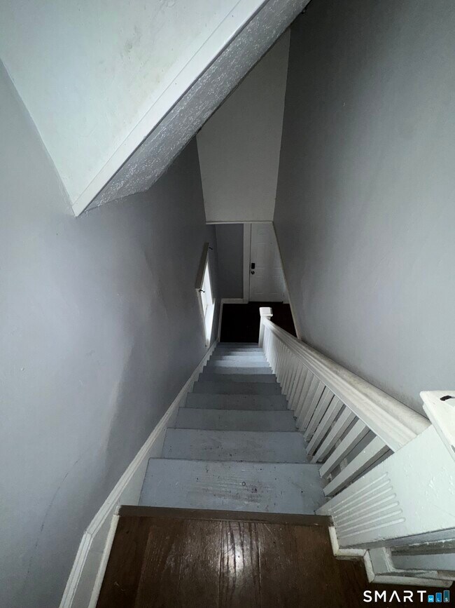 Building Photo - 154 Frank St