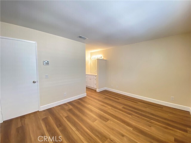Building Photo - 1084 N Jacaranda Rd