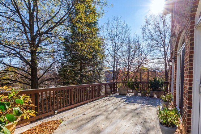 Building Photo - Lovely and Sought After Home for Rent in t...