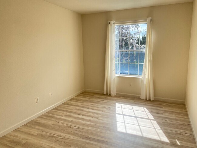 Building Photo - 24962 Plum Tree St