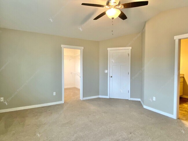 Building Photo - Bright Southeast Bend Home Near Canal Trai...