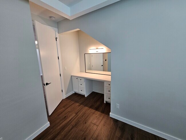 Building Photo - 5303 N Crown Pt