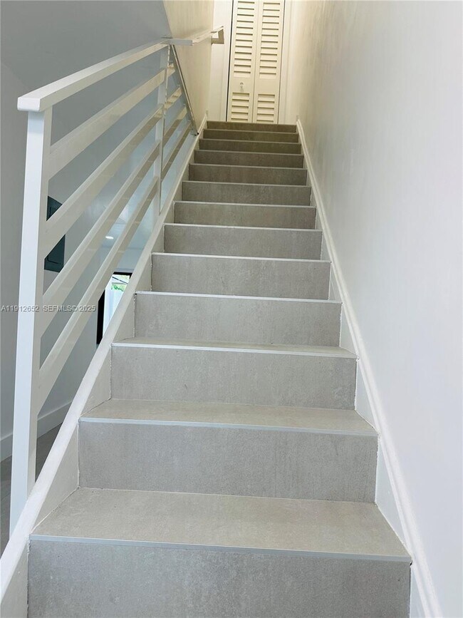 Building Photo - 7157 W 19th Ct