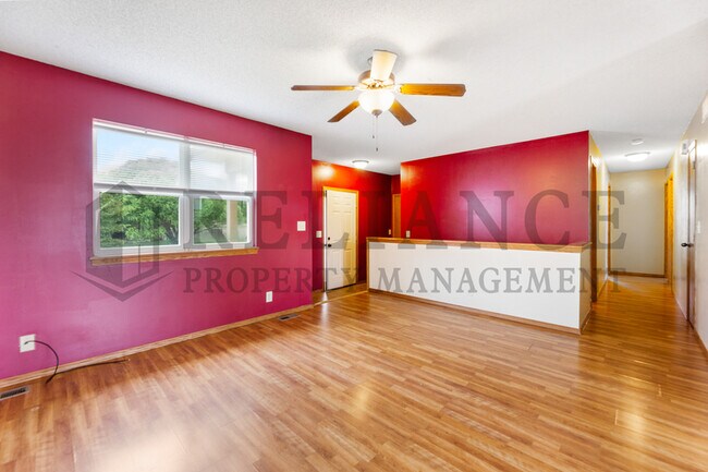 Building Photo - 621 S Longbranch Dr