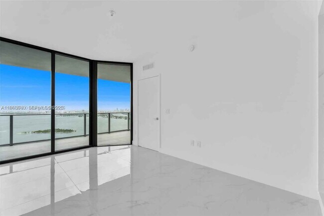 Building Photo - Northeast 24th Street, Miami, FL 33137 - 3 BR 3 BA condo