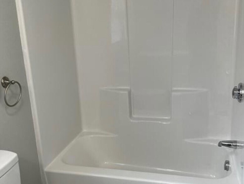 Building Photo - 25 Denison St