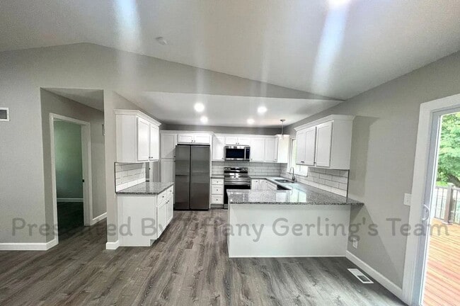 Building Photo - Beautifully Renovated Home on Corner Lot w...