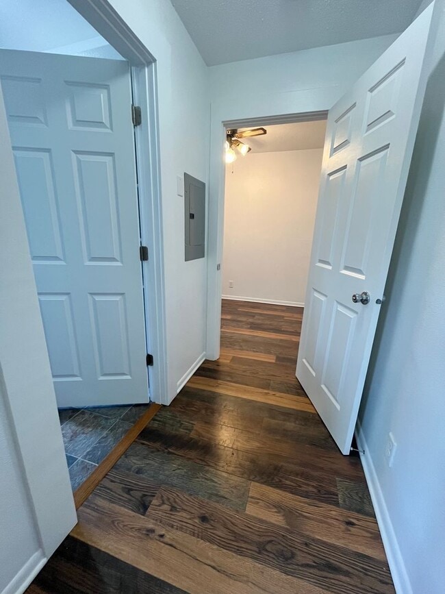 Building Photo - 1 Bed 1 Bath Apartment