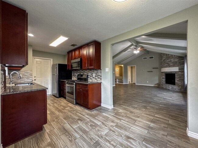 Building Photo - 2706 Orion Dr