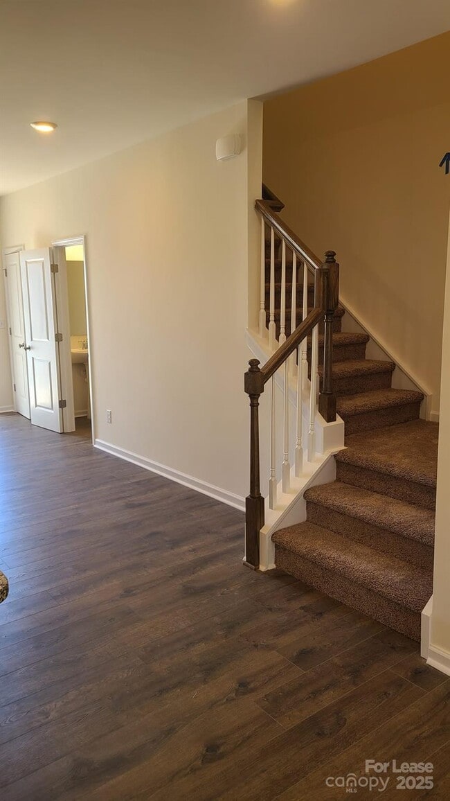 Building Photo - 2841 Yeager Dr NW