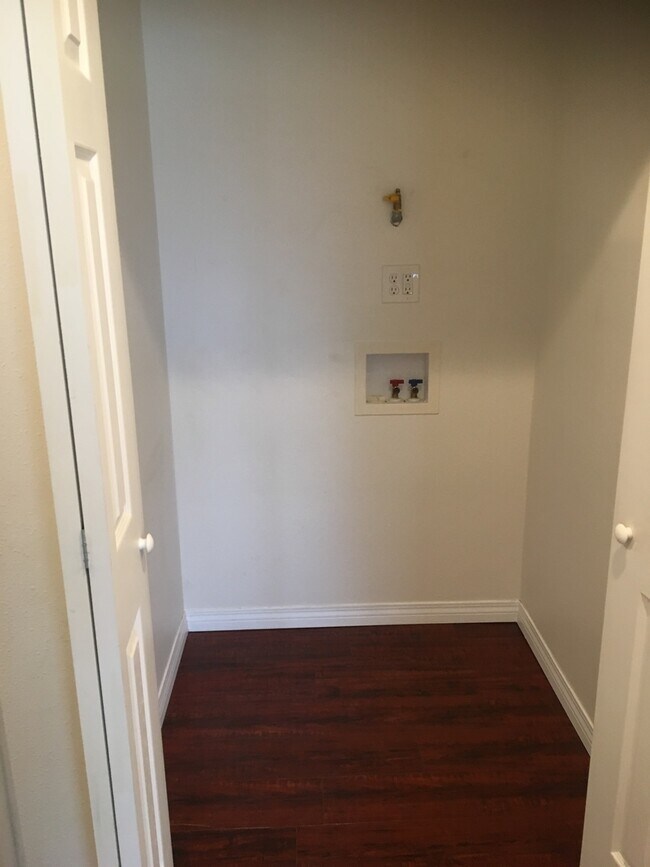 Building Photo - Single story 3 bed, 2 bath home with RV Ac...