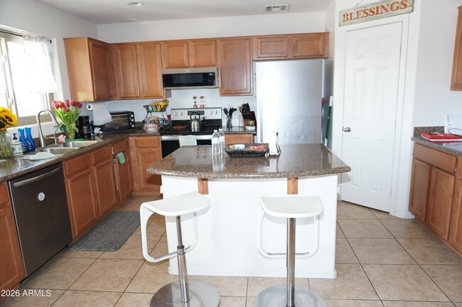 Building Photo - 29285 N Yellow Bee Dr