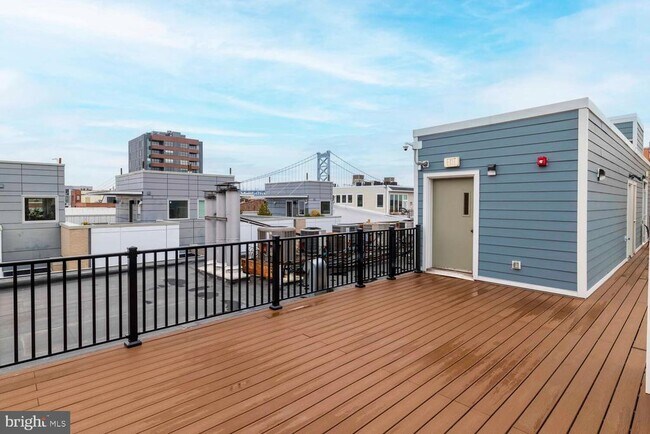 Building Photo - 102 Church St