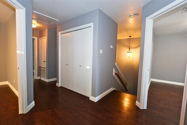 Building Photo - 3222 Jorns St