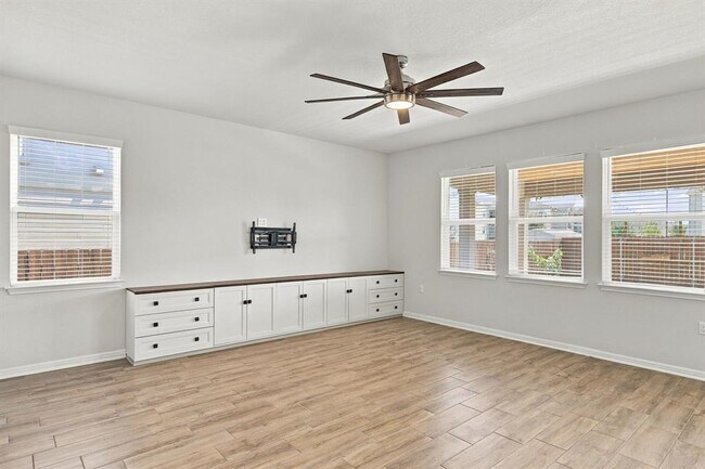 Building Photo - 609 Falkland Trace