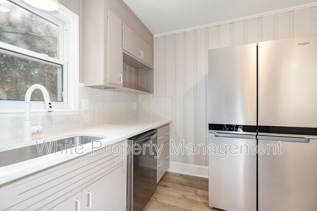 Building Photo - 7726 Wallace Ln