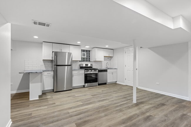 Building Photo - 236 Callan Ave