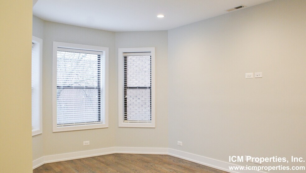 Building Photo - 3740 N Sheffield Ave