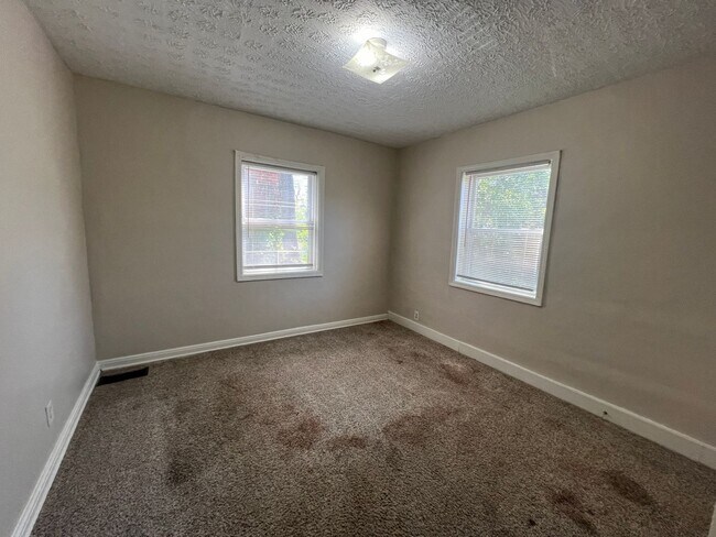 Building Photo - 397 S Chase Ave