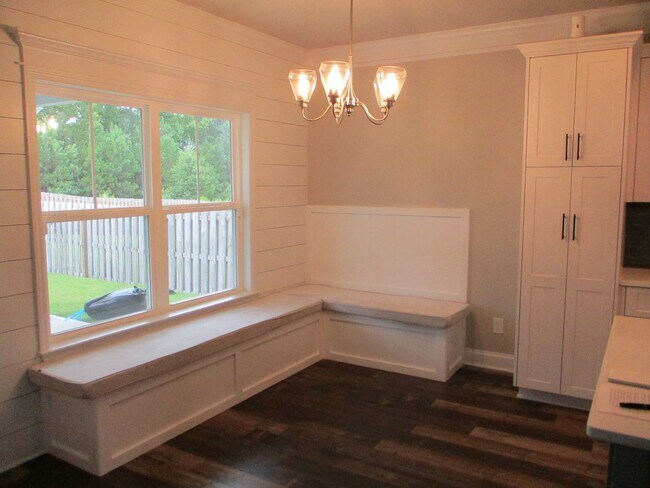 Building Photo - Beautiful Columbia County Home
