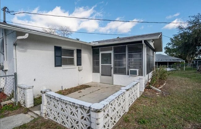 Building Photo - 209 S Lee St