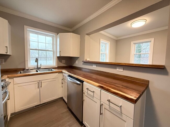 Building Photo - Renovated 2BR Home Minutes from Downtown Hickory – Washer & Dryer Included!