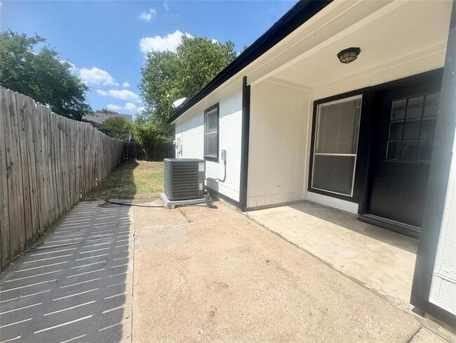 Building Photo - 6900 Trendal Ln