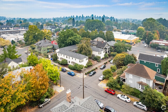 Aerial Photo - Cambridge Court