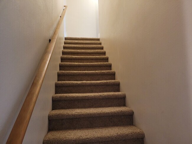 Building Photo - 3 bed Condo in Central Meridian!