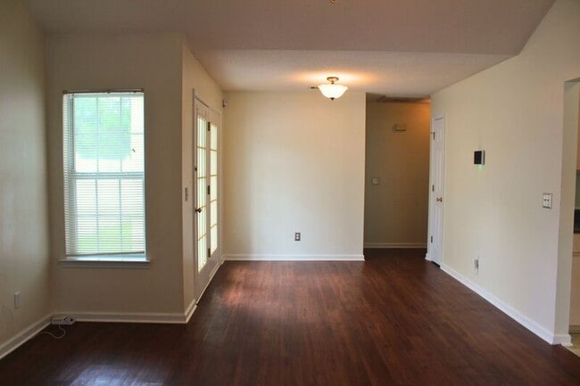 Building Photo - 132 Bluelake Blvd