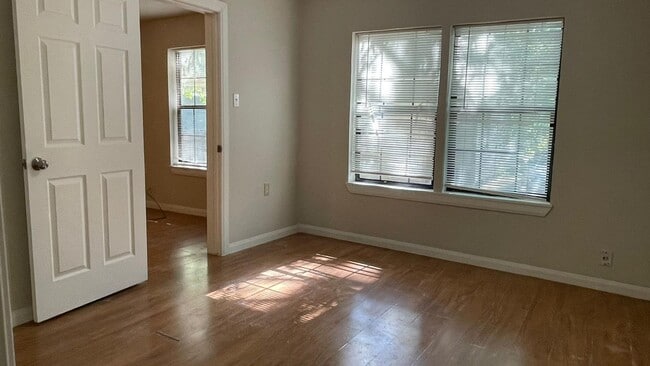 Building Photo - Comfortable house