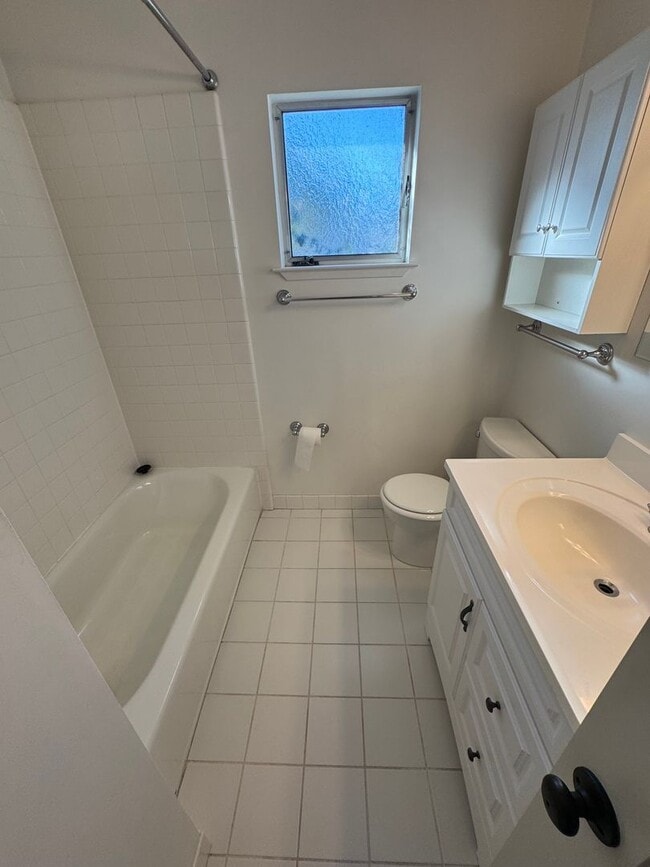 Building Photo - 3 bedroom 2 bathroom single family home | Located in Tahoe Park