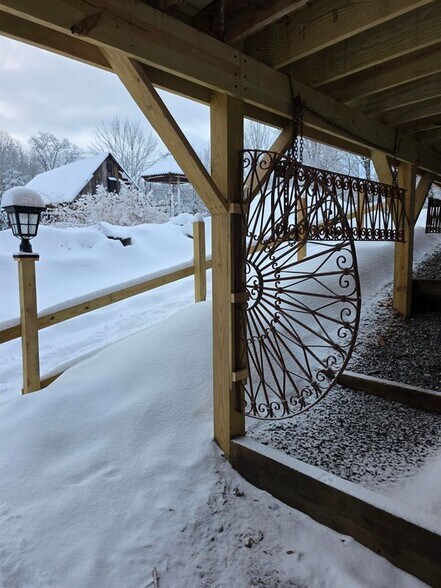 Building Photo - 529 Valley