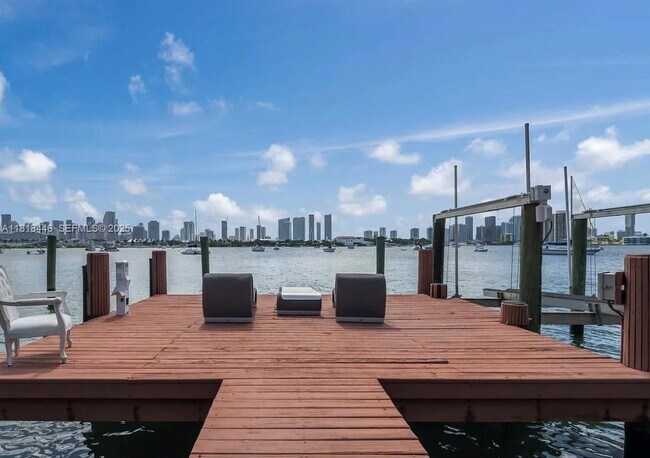 Building Photo - 432 S Hibiscus Dr