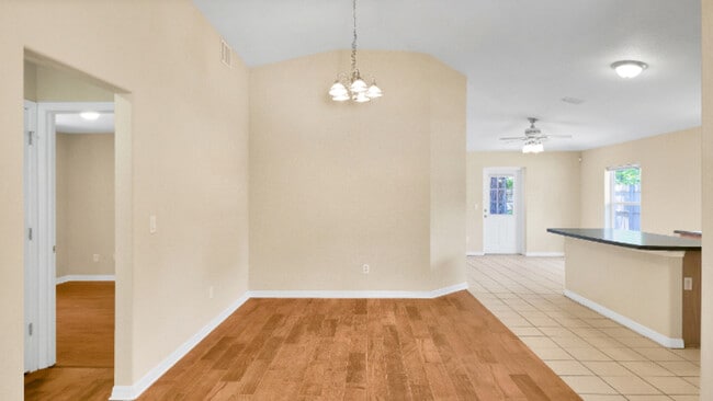 Building Photo - 720 Florence St