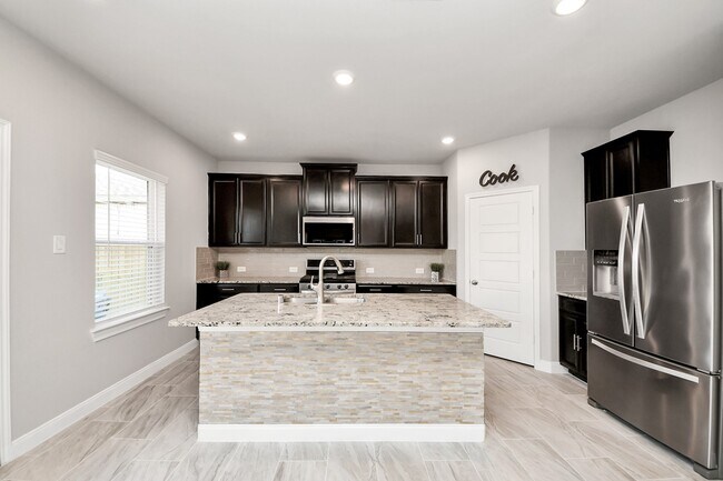 Building Photo - 4414 Silvergrass Ln