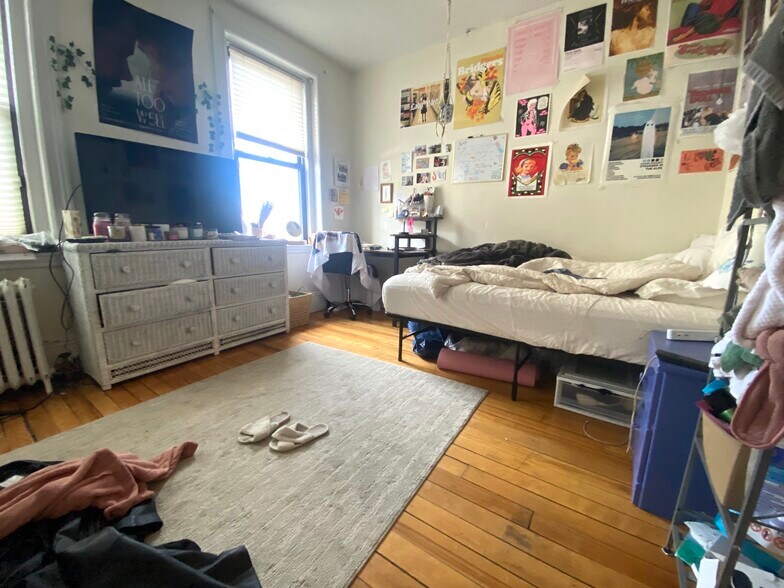 Building Photo - 12 Glenville Ave