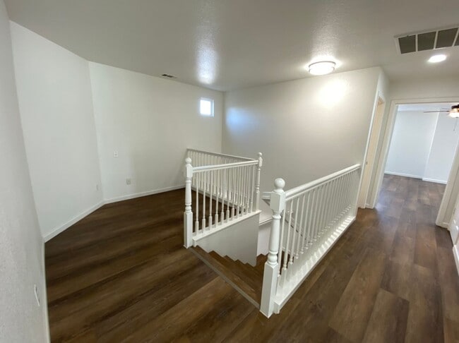 Building Photo - 6 bedroom in Manteca!