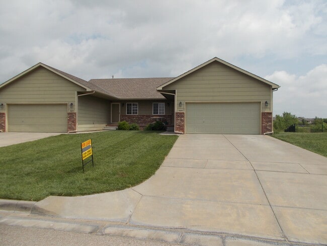 Building Photo - 3828 N Pepper Ridge St