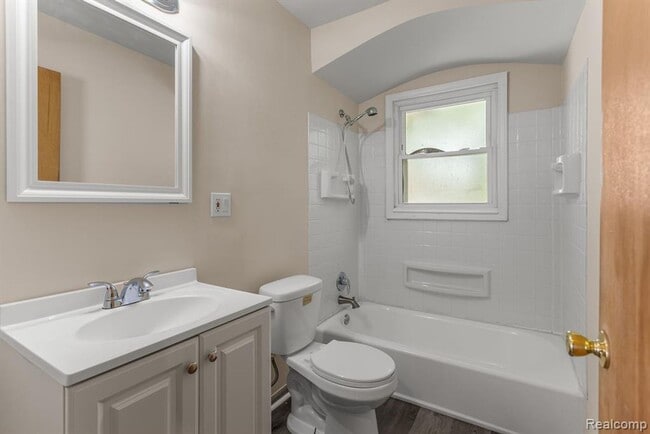 Building Photo - Cozy & Modern: 2-Bed Brick Home with Garage & Finished Basement