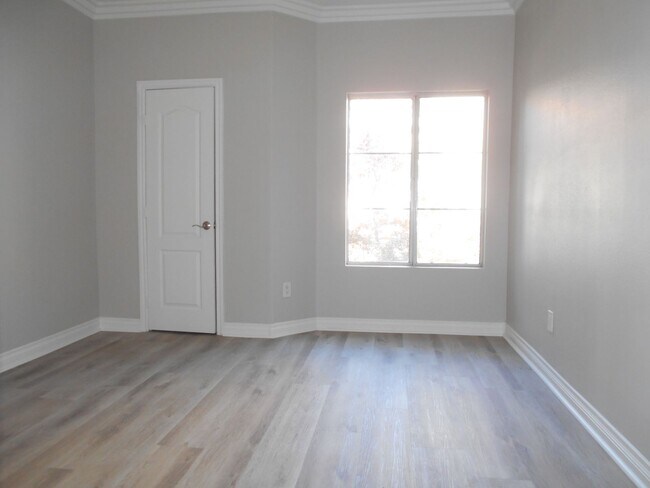 Building Photo - Spacious 2 Bedroom Condo Ready To Move-In!