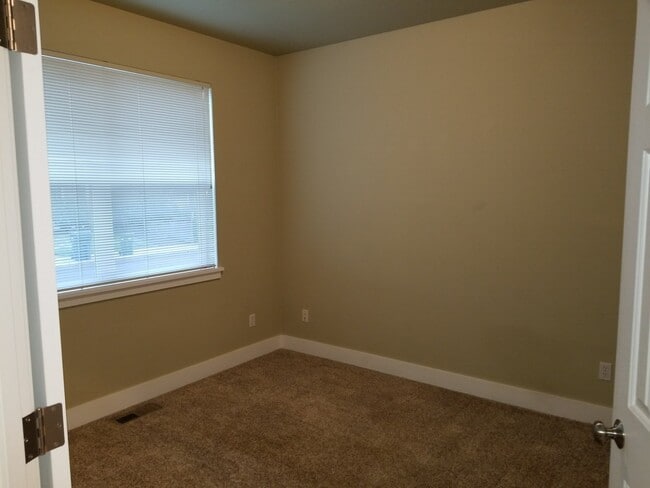 Building Photo - Make this house your home!