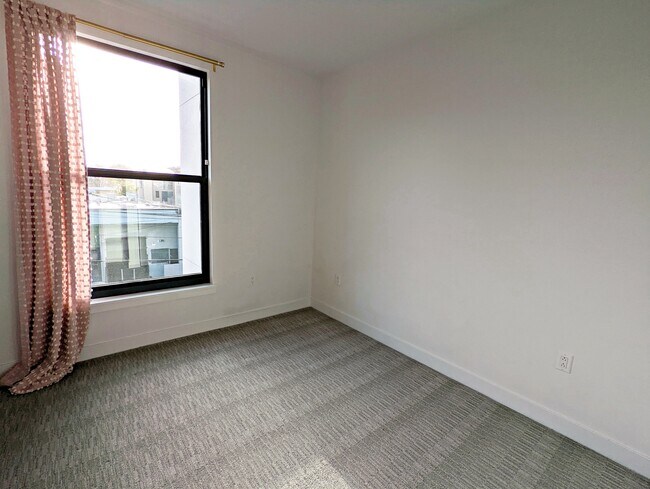 Building Photo - 1300 22nd St