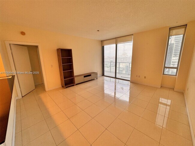 Primary Photo - 1060 Brickell Ave
