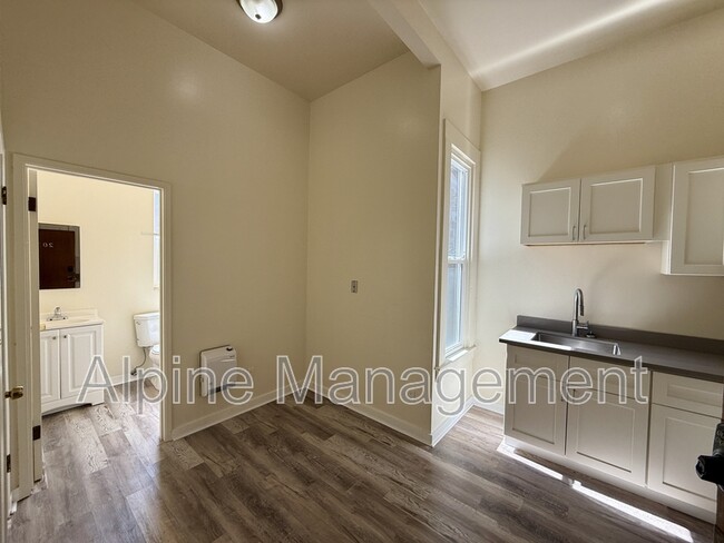 Building Photo - 2315 Mission St